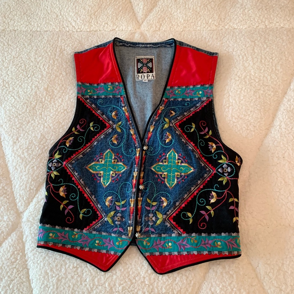 Denim with embroidering vest